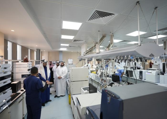 رئيس "الغذاء والدواء" يتفقد فرع الهيئة بالشرقية ويلتقي ممثلي الشركات والمواطنين المستفيدين من الخدمات