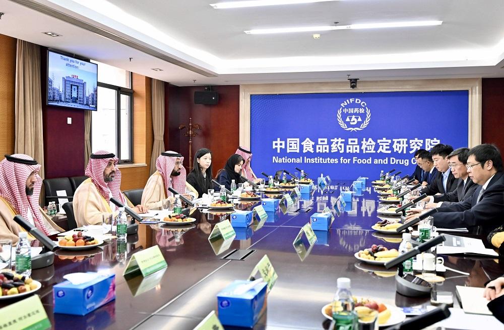 رئيس "هيئة الغذاء والدواء" يبحث تعزيز التعاون مع عدد من المسؤولين الصينيين في بكين