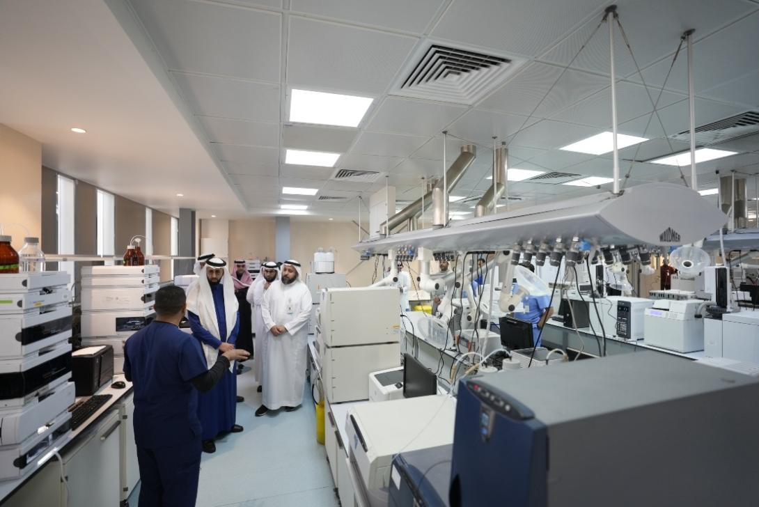 رئيس "الغذاء والدواء" يتفقد فرع الهيئة بالشرقية ويلتقي ممثلي الشركات والمواطنين المستفيدين من الخدمات