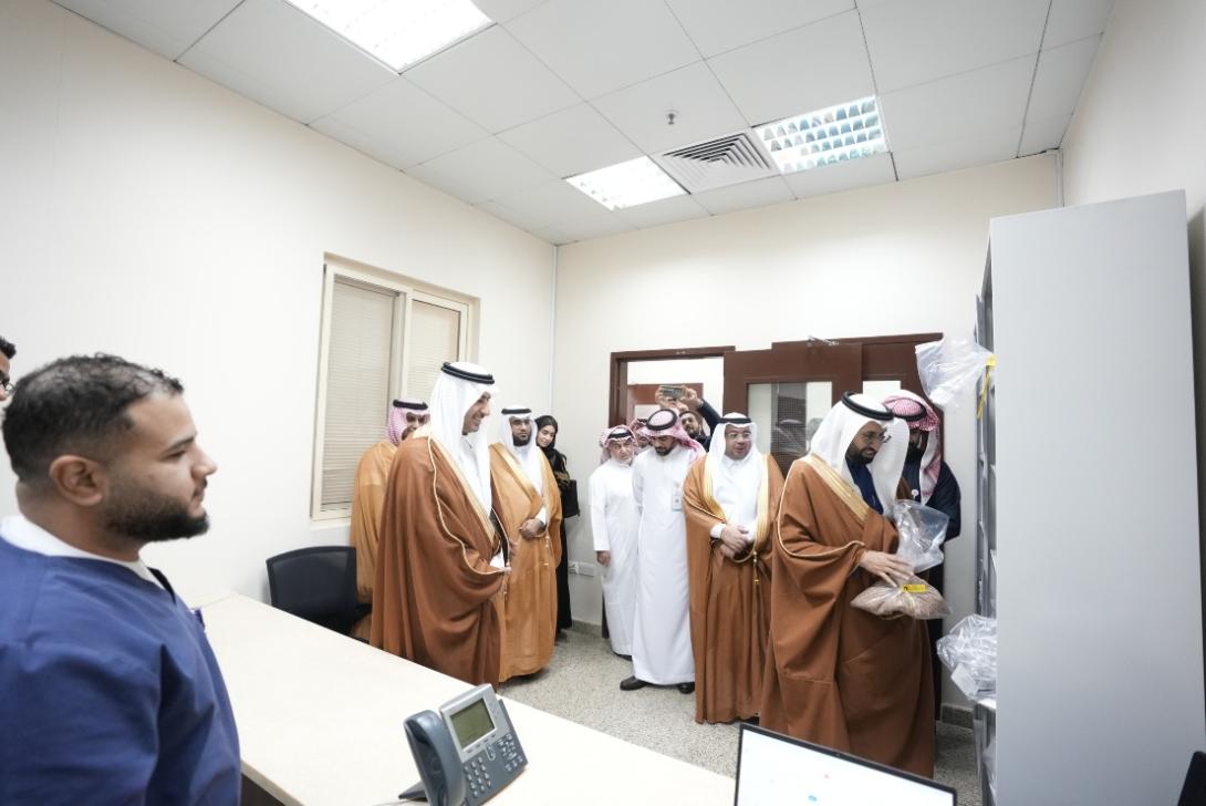 رئيس "الغذاء والدواء" يتفقد فرع الهيئة بالشرقية ويلتقي ممثلي الشركات والمواطنين المستفيدين من الخدمات