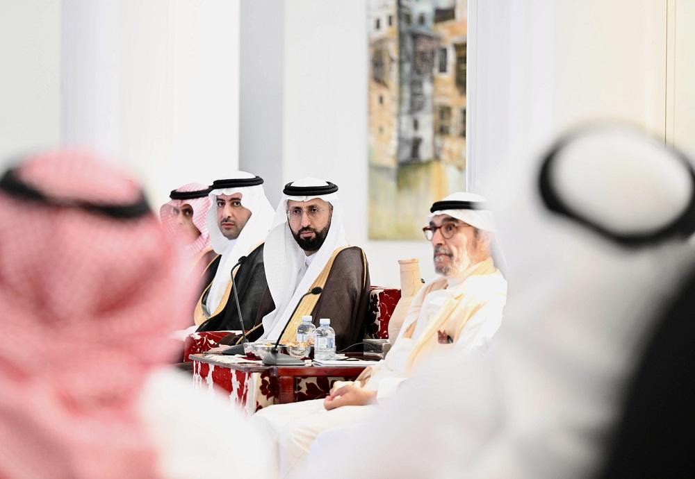 الرئيس التنفيذي لـ "الغذاء والدواء" يلتقي مسؤولي وممثلي الشركات في مقر الغرفة التجارية بجدة