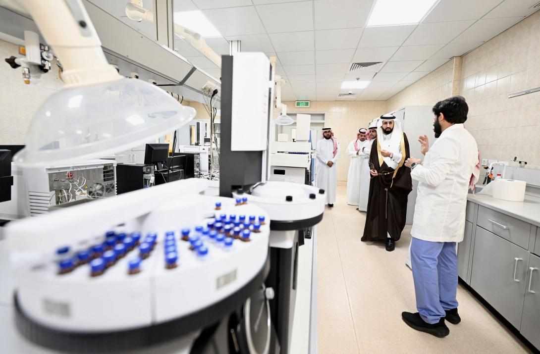 رئيس "الغذاء والدواء" يتفقّد المرافق التابعة للهيئة بالمنطقة الغربية