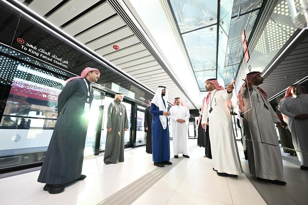 الغذاء والدواء تدشّن خدمة النقل الترددي لمنسوبيها من محطات قطار الرياض