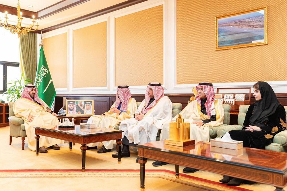 نائب أمير تبوك يستقبل الرئيس التنفيذي للهيئة العامة للغذاء والدواء