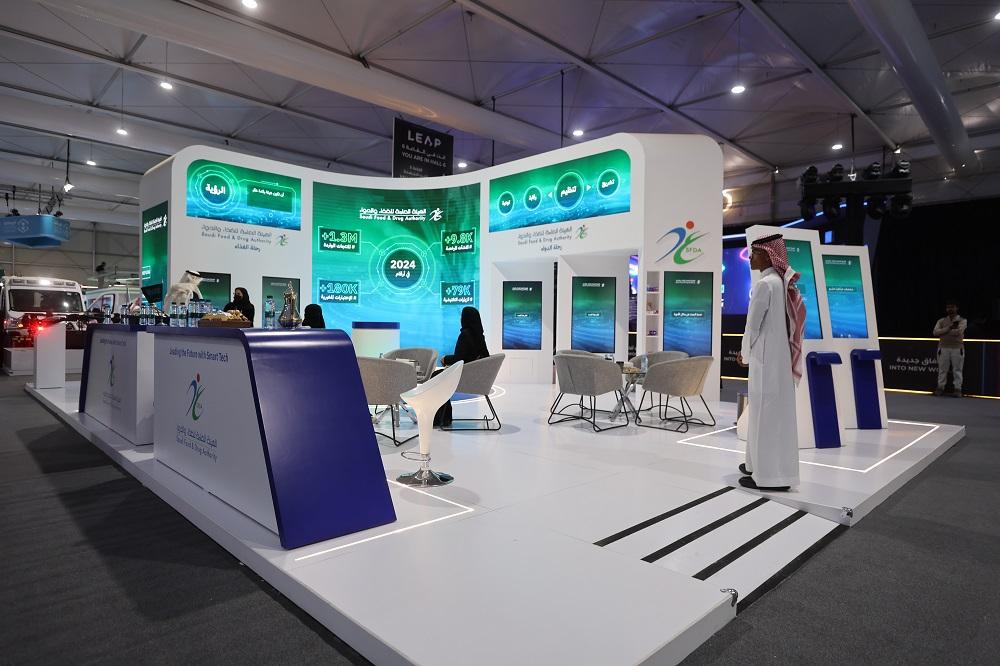 "الغذاء والدواء" تستعرض التقنيات الذكية والتجارب التفاعلية في ليب 2025