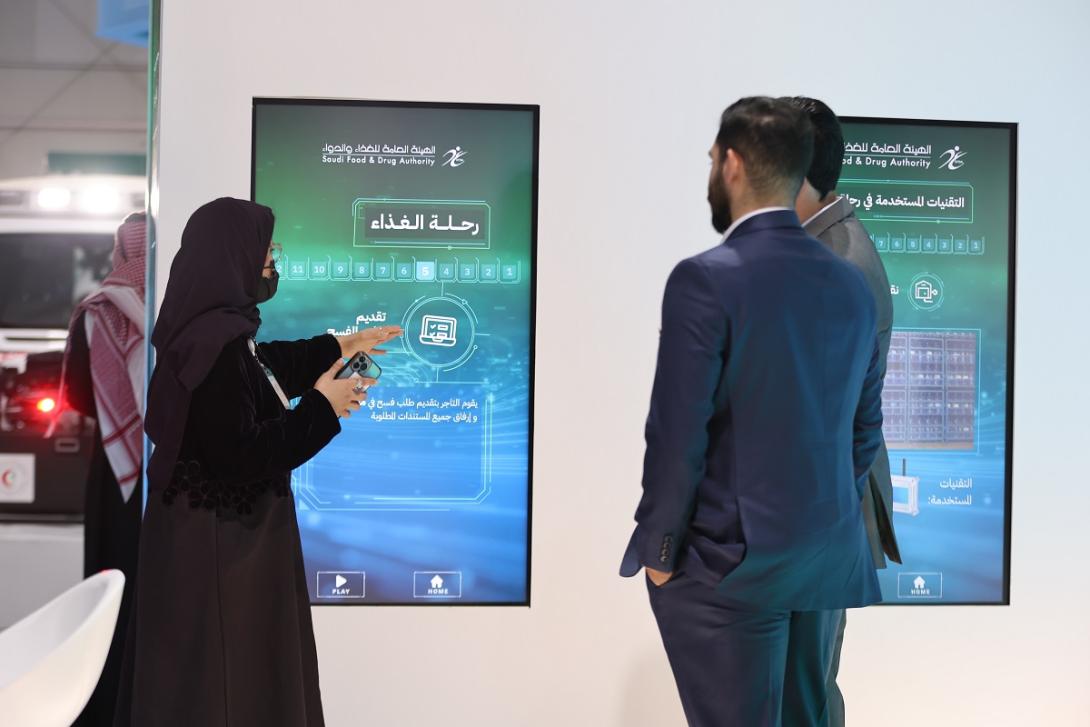 "الغذاء والدواء" تستعرض التقنيات الذكية والتجارب التفاعلية في ليب 2025