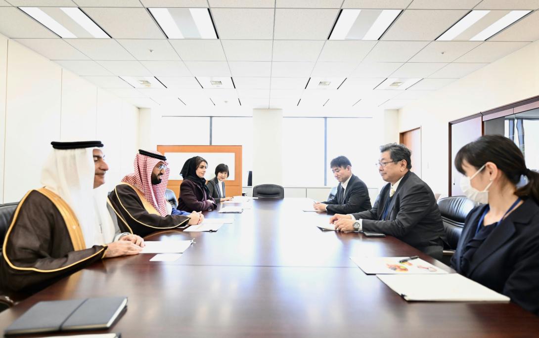 رئيس "الغذاء والدواء" يعقد لقاءً مع نظيره في هيئة سلامة الغذاء اليابانية لبحث التعاون المشترك